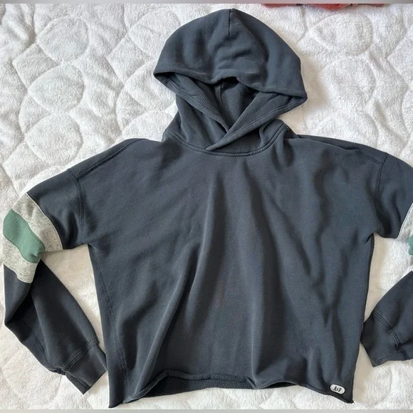 A&F Cropped Hoodie - Picture 1 of 1